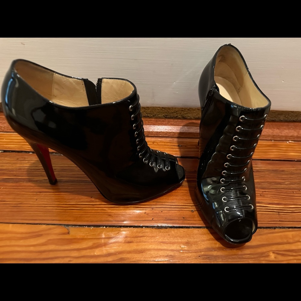 Size 38.5 Christian Louboutin heels